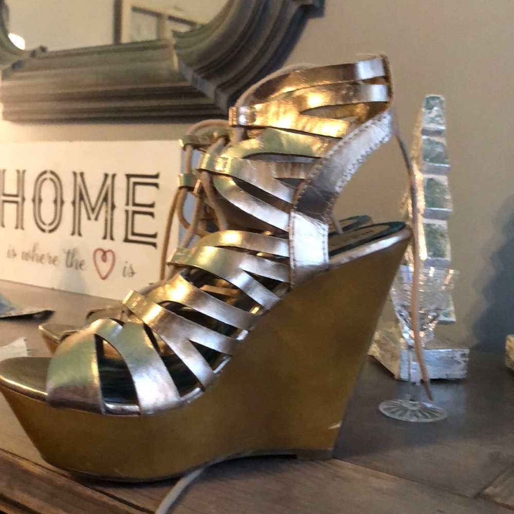 Gold wedges - Picture 2 of 3
